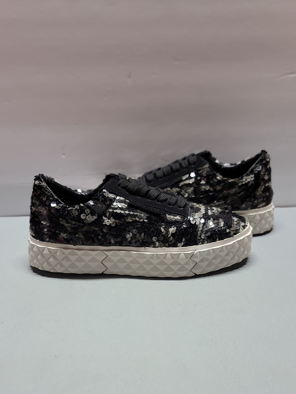 Kendall + Kylie Reign 3 Lace Up Shoes Black Multi Texture Sequin Size 5.5 M